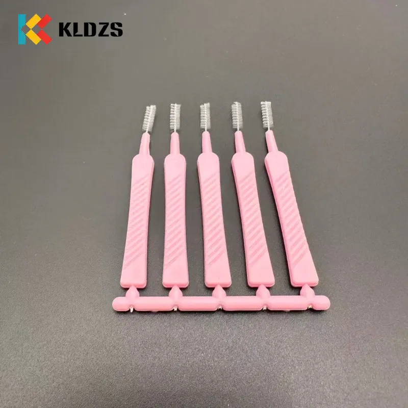 Brosse interdentaire en forme de pomme de douche